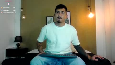 Snapshot of aaron_williams09 chatting on March 8, 2025, 6:32 am Your aron online show from March 8, 2025, 6:32 am