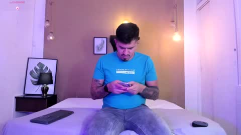 Snapshot of aaron_williams09 chatting on March 9, 2025, 3:54 am Your aron online show from March 9, 2025, 3:54 am