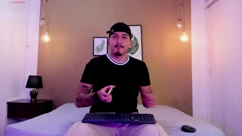 Snapshot of aaron_williams09 chatting on March 11, 2025, 3:37 am Your aron online show from March 11, 2025, 3:37 am