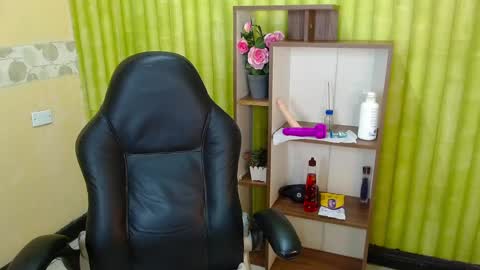 Snapshot of aaronbakers chatting on January 12, 2025, 5:45 am im NiallDun online show from January 12, 2025, 5:45 am