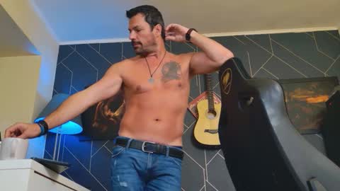 Aaron online show from October 7, 2025, 4:20 am