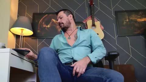 Aaron online show from December 18, 2025, 7:03 am