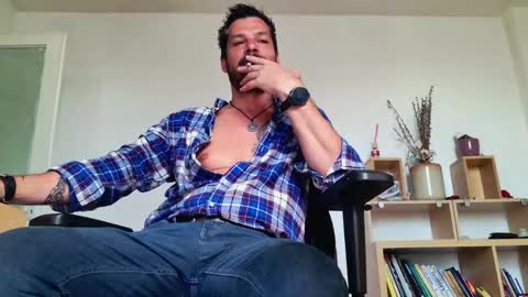 Aaron online show from May 4, 2026, 7:04 am