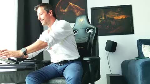 Aaron online show from July 7, 2026, 7:23 am