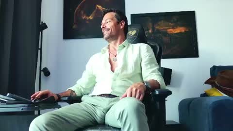 Aaron online show from July 8, 2026, 7:57 am