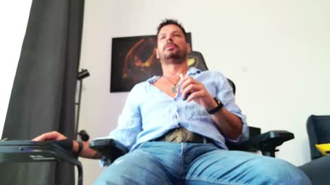 Aaron online show from July 24, 2026, 4:10 am