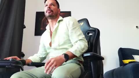Aaron online show from July 25, 2026, 5:49 am