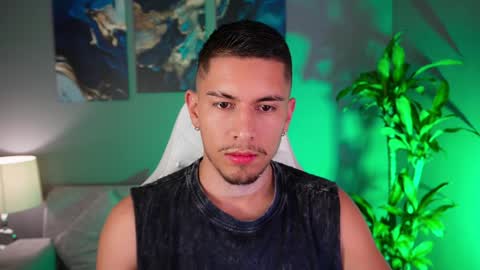 Snapshot of aaronfox_ chatting on January 5, 2025, 3:43 am AARON online show from January 5, 2025, 3:43 am