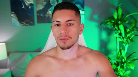 Snapshot of aaronfox_ chatting on January 5, 2025, 6:46 am AARON online show from January 5, 2025, 6:46 am