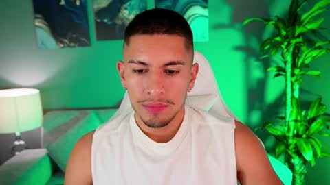 Snapshot of aaronfox_ chatting on January 7, 2025, 3:24 am AARON online show from January 7, 2025, 3:24 am