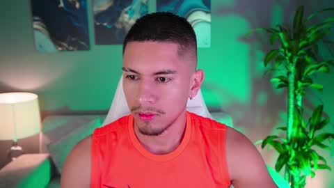 Snapshot of aaronfox_ chatting on January 18, 2025, 8:31 am AARON online show from January 18, 2025, 8:31 am