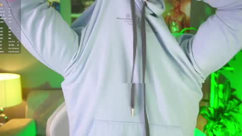 Snapshot of aaronfox_ chatting on January 24, 2025, 10:32 am AARON online show from January 24, 2025, 10:32 am