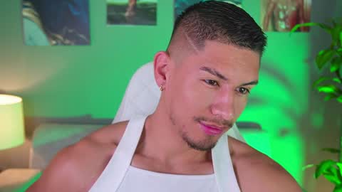 Snapshot of aaronfox_ chatting on January 26, 2025, 11:50 am AARON online show from January 26, 2025, 11:50 am