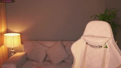 Snapshot of aaronfox_ chatting on February 2, 2025, 12:46 pm AARON online show from February 2, 2025, 12:46 pm