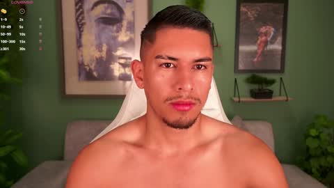 Snapshot of aaronfox_ chatting on February 8, 2025, 9:03 am AARON online show from February 8, 2025, 9:03 am