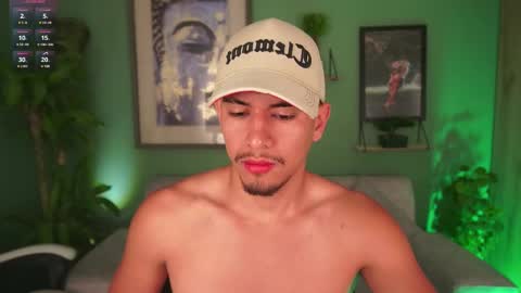 Snapshot of aaronfox_ chatting on February 27, 2025, 9:22 am AARON online show from February 27, 2025, 9:22 am