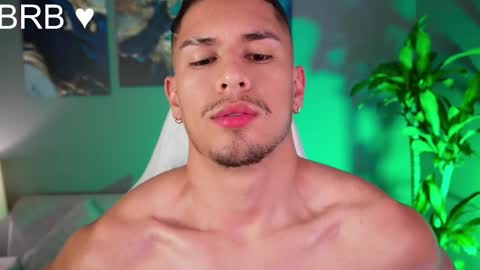 Snapshot of aaronfox_ chatting on February 28, 2025, 12:42 pm AARON online show from February 28, 2025, 12:42 pm