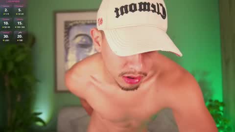 Snapshot of aaronfox_ chatting on March 1, 2025, 9:18 am AARON online show from March 1, 2025, 9:18 am