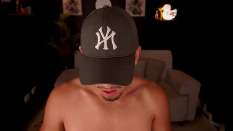 Snapshot of aaronfox_ chatting on September 27, 2025, 11:48 am AARON online show from September 27, 2025, 11:48 am