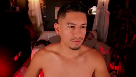 Snapshot of aaronfox_ chatting on October 2, 2025, 12:01 pm AARON online show from October 2, 2025, 12:01 pm