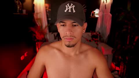 Snapshot of aaronfox_ chatting on October 3, 2025, 11:29 am AARON online show from October 3, 2025, 11:29 am