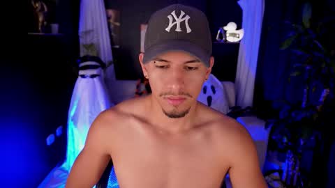 Snapshot of aaronfox_ chatting on October 5, 2025, 12:36 pm AARON online show from October 5, 2025, 12:36 pm