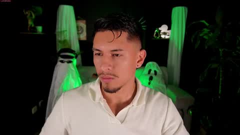 Snapshot of aaronfox_ chatting on October 9, 2025, 2:42 am AARON online show from October 9, 2025, 2:42 am