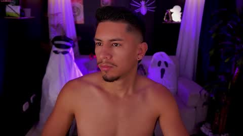 Snapshot of aaronfox_ chatting on October 11, 2025, 12:15 pm AARON online show from October 11, 2025, 12:15 pm