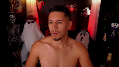 Snapshot of aaronfox_ chatting on October 13, 2025, 12:21 am AARON online show from October 13, 2025, 12:21 am