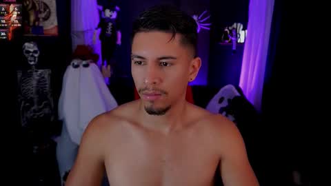 Snapshot of aaronfox_ chatting on October 24, 2025, 2:24 pm AARON online show from October 24, 2025, 2:24 pm