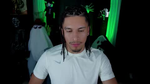 Snapshot of aaronfox_ chatting on October 25, 2025, 10:37 pm AARON online show from October 25, 2025, 10:37 pm