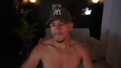 Snapshot of aaronfox_ chatting on November 4, 2025, 11:09 am AARON online show from November 4, 2025, 11:09 am