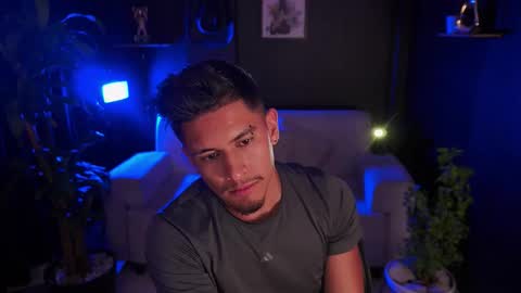 Snapshot of aaronfox_ chatting on November 6, 2025, 10:21 pm AARON online show from November 6, 2025, 10:21 pm