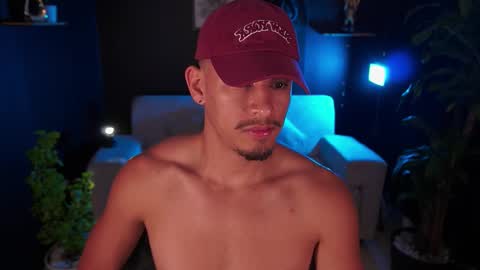 Snapshot of aaronfox_ chatting on November 15, 2025, 10:48 pm AARON online show from November 15, 2025, 10:48 pm