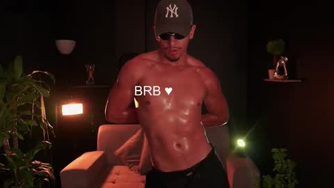 Snapshot of aaronfox_ chatting on November 18, 2025, 8:08 am AARON online show from November 18, 2025, 8:08 am