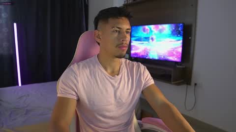Snapshot of aaronfox_ chatting on May 4, 2026, 8:05 pm AARON online show from May 4, 2026, 8:05 pm
