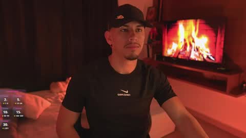 Snapshot of aaronfox_ chatting on May 22, 2026, 1:24 am AARON online show from May 22, 2026, 1:24 am