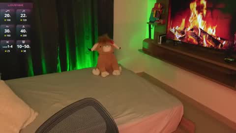 Snapshot of aaronfox_ chatting on May 27, 2026, 1:57 am AARON online show from May 27, 2026, 1:57 am