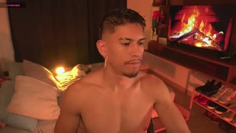Snapshot of aaronfox_ chatting on June 6, 2026, 12:05 am AARON online show from June 6, 2026, 12:05 am