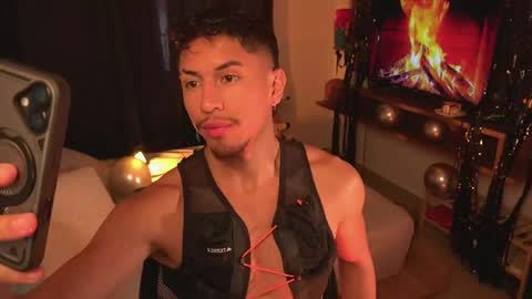 Snapshot of aaronfox_ chatting on June 8, 2026, 9:59 pm AARON online show from June 8, 2026, 9:59 pm