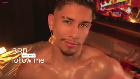Snapshot of aaronfox_ chatting on June 19, 2026, 1:21 am AARON online show from June 19, 2026, 1:21 am