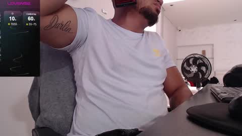 Snapshot of aaronhunter__ chatting on February 10, 2025, 2:59 pm ig aaron hunter123 online show from February 10, 2025, 2:59 pm