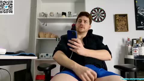 Snapshot of aaronlegend chatting on May 24, 2026, 8:58 pm Aaron online show from May 24, 2026, 8:58 pm