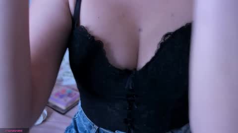 Snapshot of abbie_foxxx chatting on October 7, 2025, 7:33 pm abbie online show from October 7, 2025, 7:33 pm