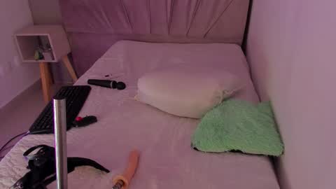 Snapshot of abby__2 chatting on October 10, 2025, 2:27 pm Abby online show from October 10, 2025, 2:27 pm