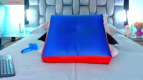 Snapshot of abby_blue01 chatting on December 4, 2024, 2:09 am abby_blue01 online show from December 4, 2024, 2:09 am