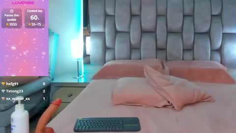 Snapshot of abby_blue01 chatting on December 11, 2024, 2:30 am abby_blue01 online show from December 11, 2024, 2:30 am