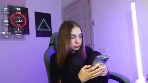 ABBY LAKER online show from September 30, 2025, 6:18 am