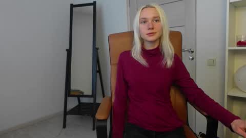 ABBY LAKER online show from October 13, 2025, 1:22 pm