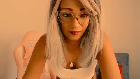 Snapshot of abby_liu chatting on January 16, 2025, 6:48 pm May Imstagram online show from January 16, 2025, 6:48 pm